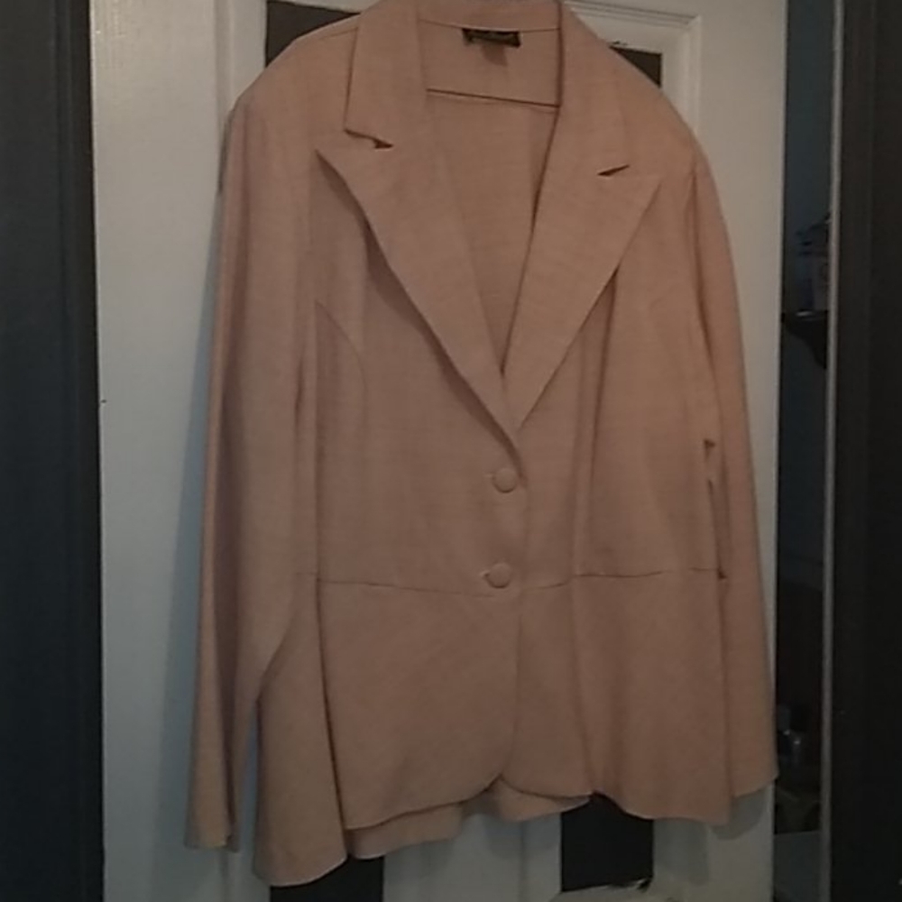 A 2piece skirt set Peach in color